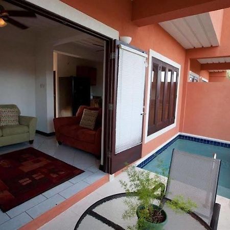 Augusta'S Apartments Rodney Bay ภายนอก รูปภาพ