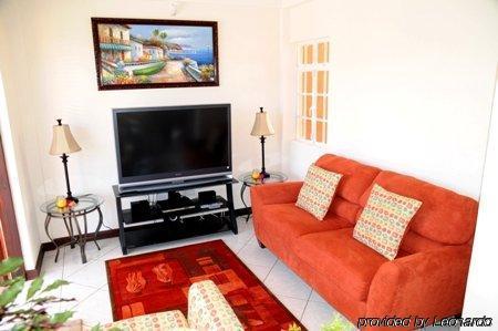Augusta'S Apartments Rodney Bay ภายนอก รูปภาพ